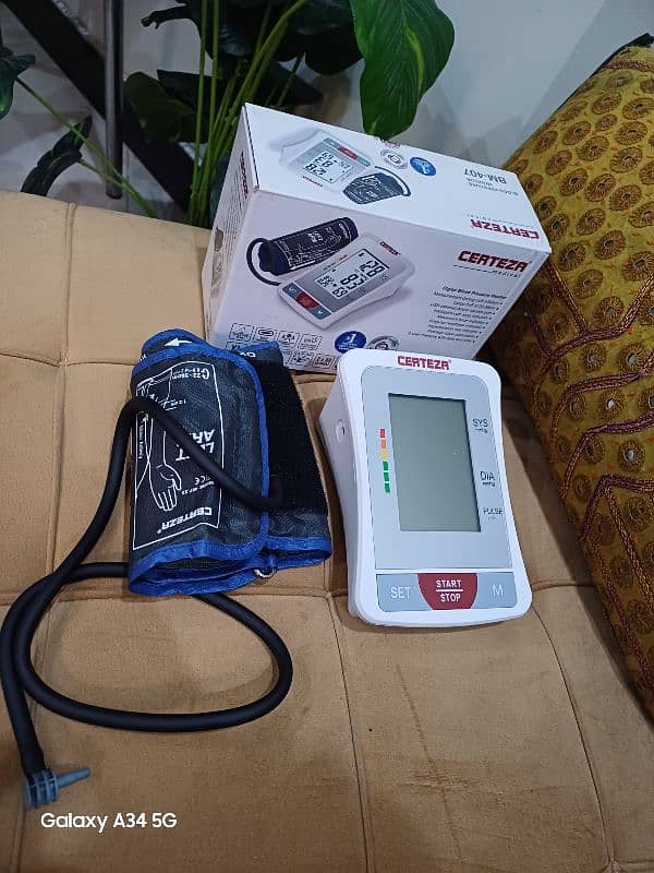 Certeza Blood pressure monitor 0