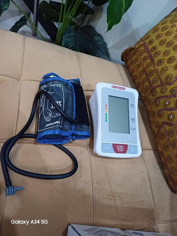 Certeza Blood pressure monitor 2