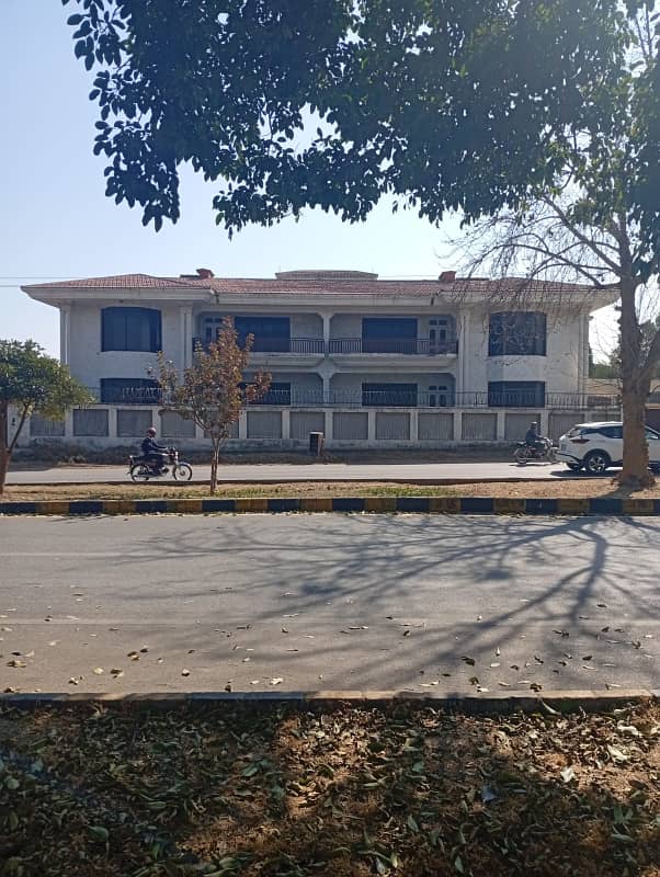 Corner Bungalow For Sale In F-10, Islamabad. 1111 sq yards 18