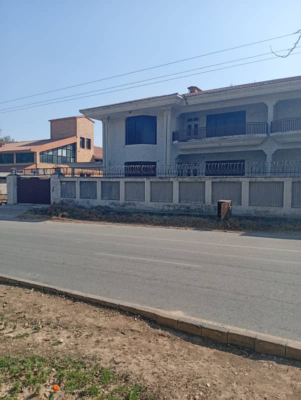 Corner Bungalow For Sale In F-10, Islamabad. 1111 sq yards 21