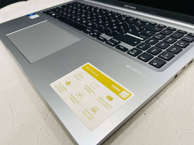 Asus VivoBook C-i5 11th Gen H Processor SUper HD 16 inchs LED 5