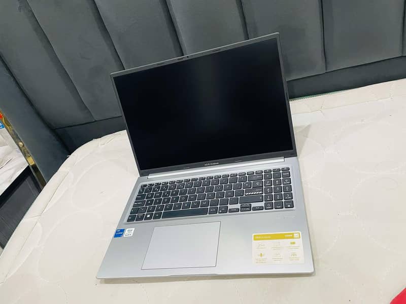 Asus VivoBook C-i5 11th Gen H Processor SUper HD 16 inchs LED 7