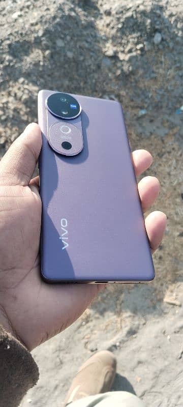 vivo V40. . (12/256) 1