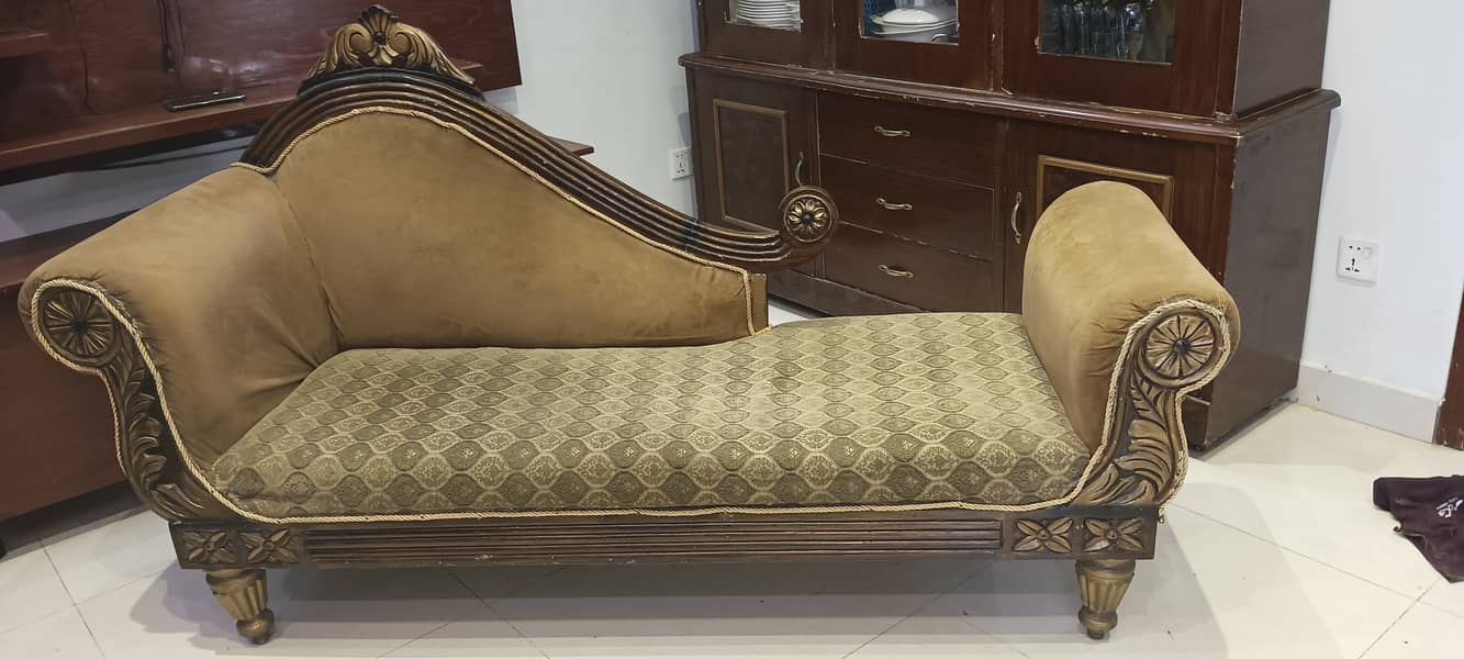 Dewan (3 seater) for sale in good condition 0