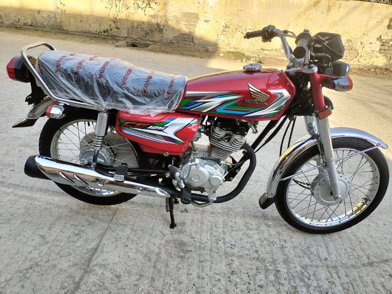 Honda CG125 model 2023 Islamabad number 03055228242 4