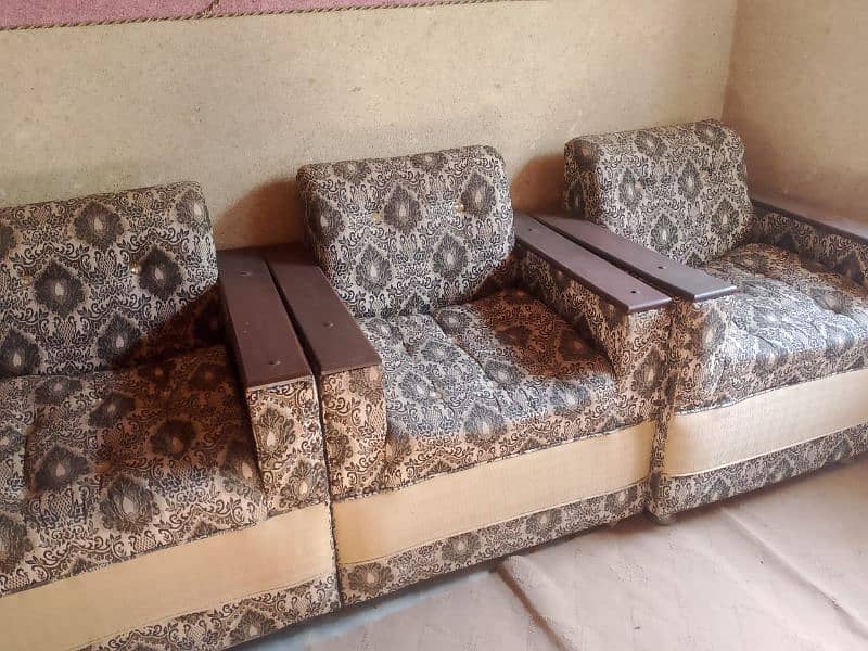 5 seater sofa in good condition 1