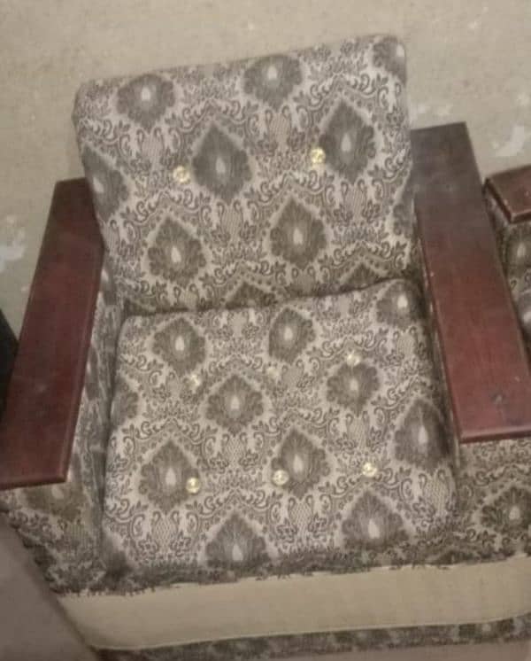 5 seater sofa in good condition 3