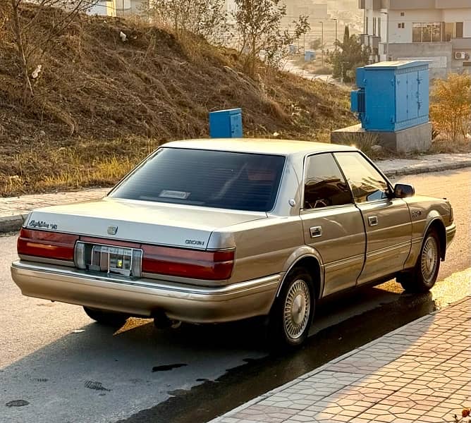 Toyota Crown 1990 7