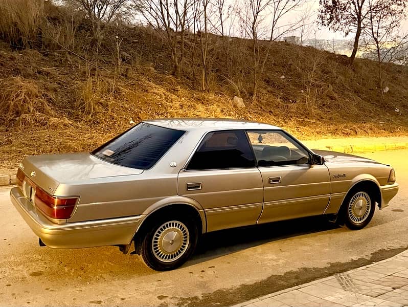 Toyota Crown 1990 8