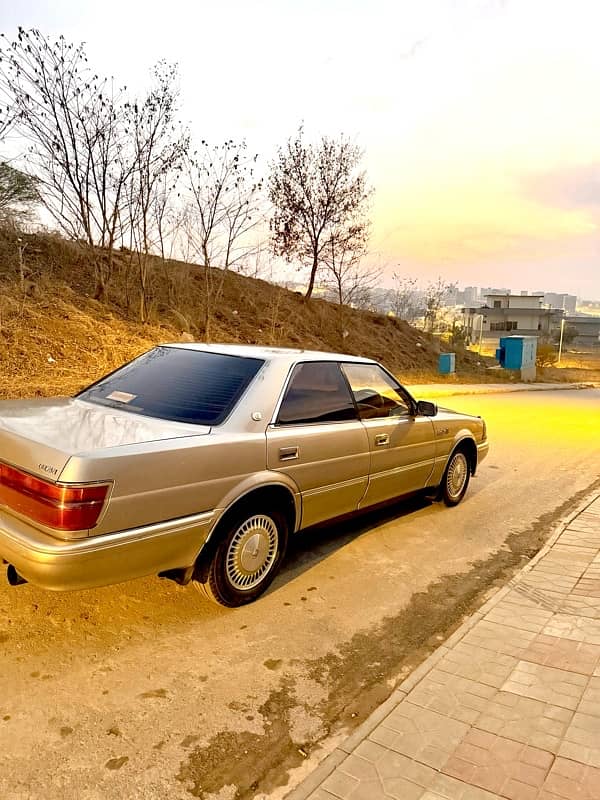 Toyota Crown 1990 9