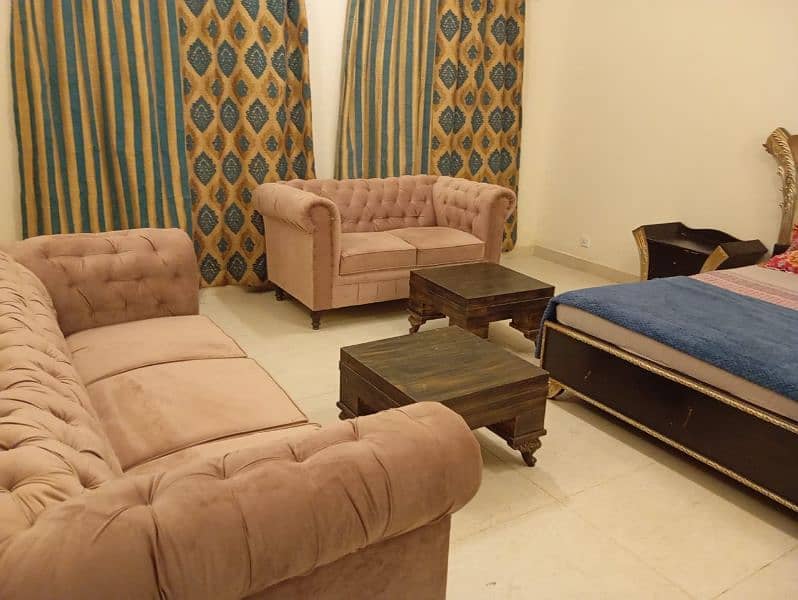 Daily, weekly basis furnished villa for rent in Bahria town karachi. 5