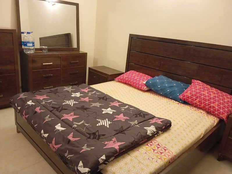 Daily, weekly basis furnished villa for rent in Bahria town karachi. 7