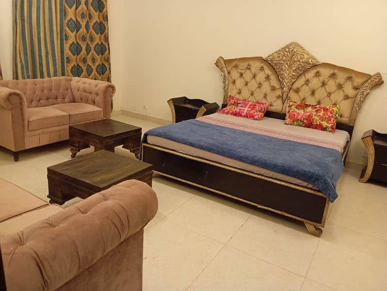 Daily, weekly basis furnished villa for rent in Bahria town karachi. 9