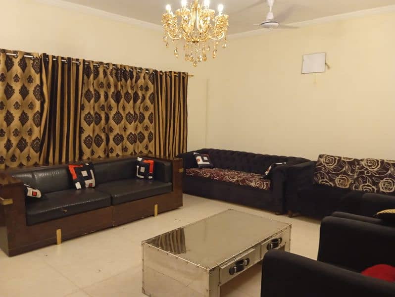 Daily, weekly basis furnished villa for rent in Bahria town karachi. 10