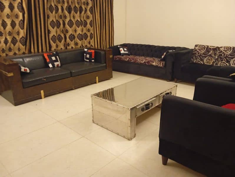 Daily, weekly basis furnished villa for rent in Bahria town karachi. 11