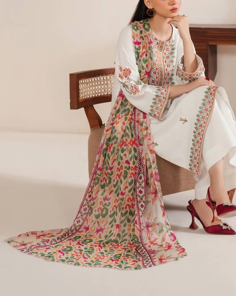 Lawn suit with dupatta /3PC lawn suit/Unstitched embroidered lawn 1