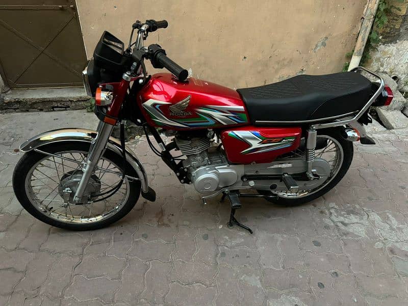 23 modal Honda ha gar he khara rata ha etna chala nai huwa nmbr laga h 0