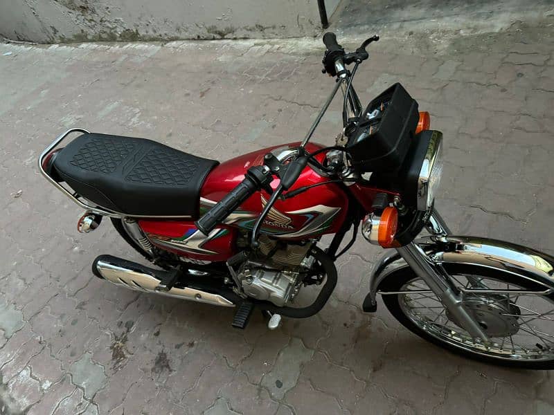 23 modal Honda ha gar he khara rata ha etna chala nai huwa nmbr laga h 2