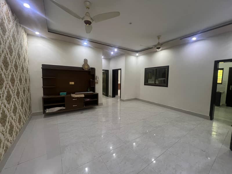 10 Marla Beautiful Used House Available For Sale In Tulip Block Bahria Town Lahore 0