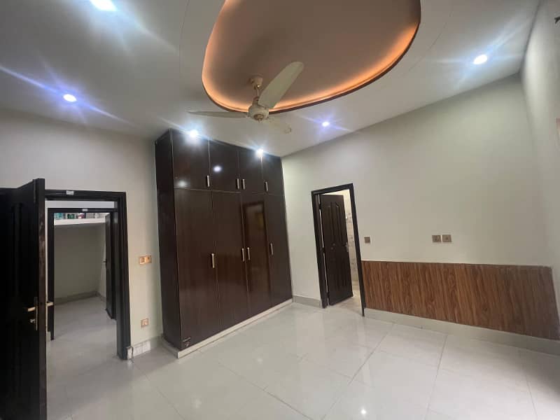 10 Marla Beautiful Used House Available For Sale In Tulip Block Bahria Town Lahore 1