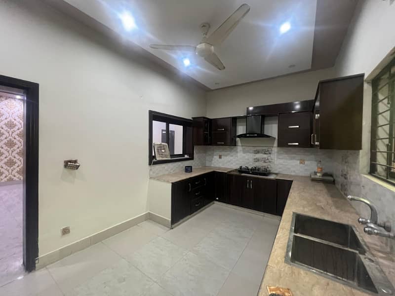 10 Marla Beautiful Used House Available For Sale In Tulip Block Bahria Town Lahore 2