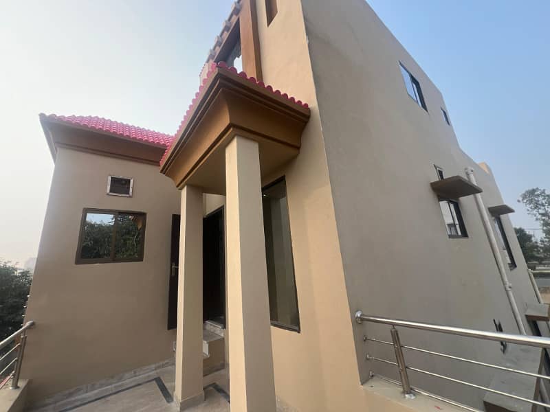 10 Marla Beautiful Used House Available For Sale In Tulip Block Bahria Town Lahore 3