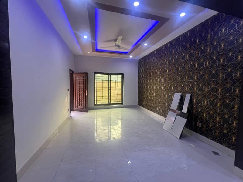 10 Marla Beautiful Used House Available For Sale In Tulip Block Bahria Town Lahore 4