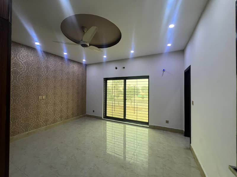 10 Marla Beautiful Used House Available For Sale In Tulip Block Bahria Town Lahore 11