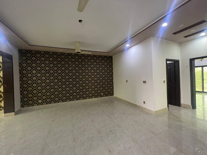 10 Marla Beautiful Used House Available For Sale In Tulip Block Bahria Town Lahore 18