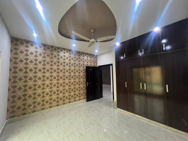 10 Marla Beautiful Used House Available For Sale In Tulip Block Bahria Town Lahore 19