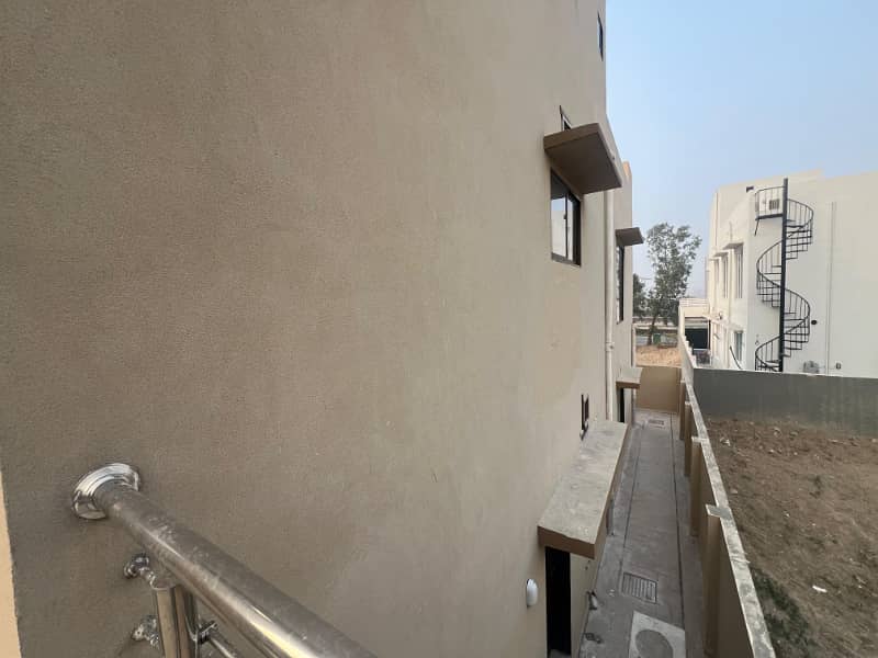 10 Marla Beautiful Used House Available For Sale In Tulip Block Bahria Town Lahore 24