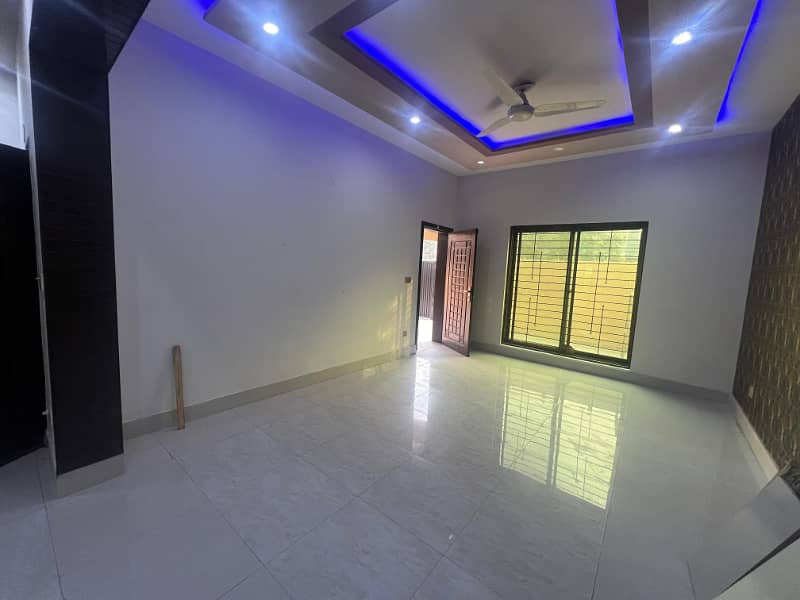 10 Marla Beautiful Used House Available For Sale In Tulip Block Bahria Town Lahore 30