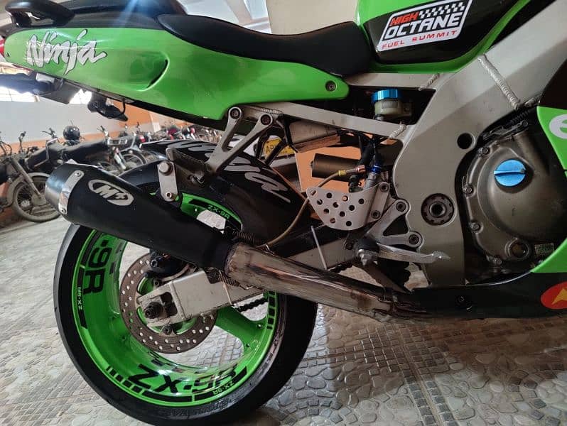 Kawasaki zx9r like a new bike mint condition 19