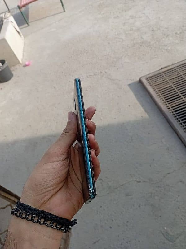 Huwai Mate 20 pro 6/128 Indidplay fingerprint Just minor back crack 1