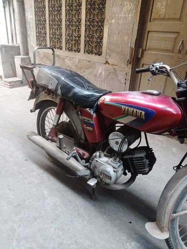 Yamaha ybr100cc urgent sale 8