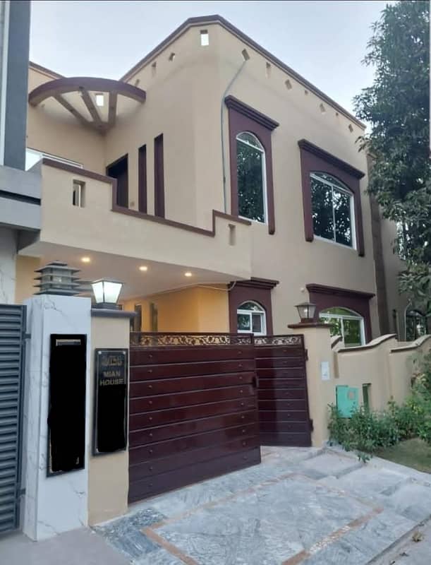 5 Marla Used House For Sale In Bahria town Lahore 0