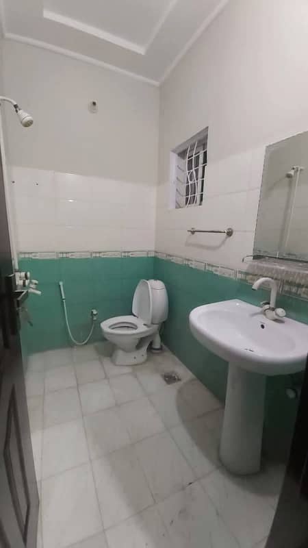 5 Marla Used House For Sale In Bahria town Lahore 2