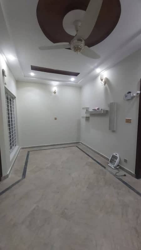 5 Marla Used House For Sale In Bahria town Lahore 9