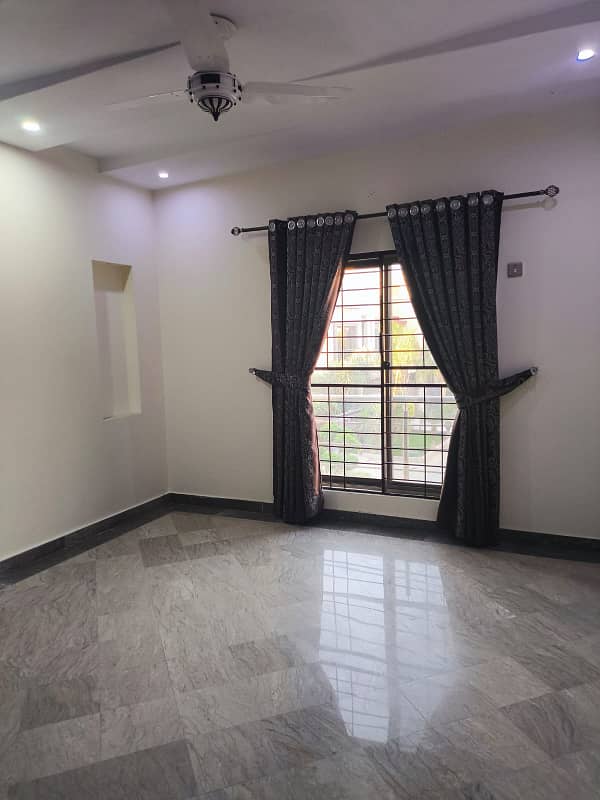 8 Marla House For Sale In Usman Block Bahria Town Lahore. 12