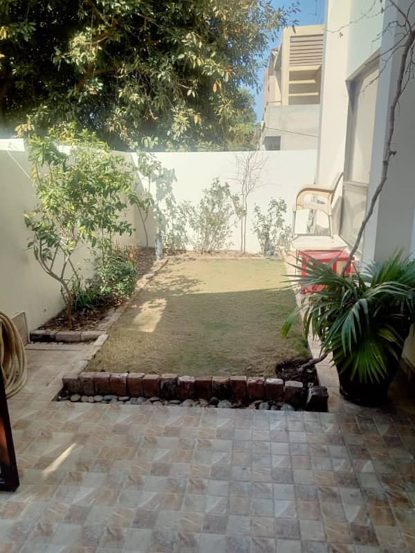 10 Marla Used House Available For Sale In Bahria Town Lahore. 2