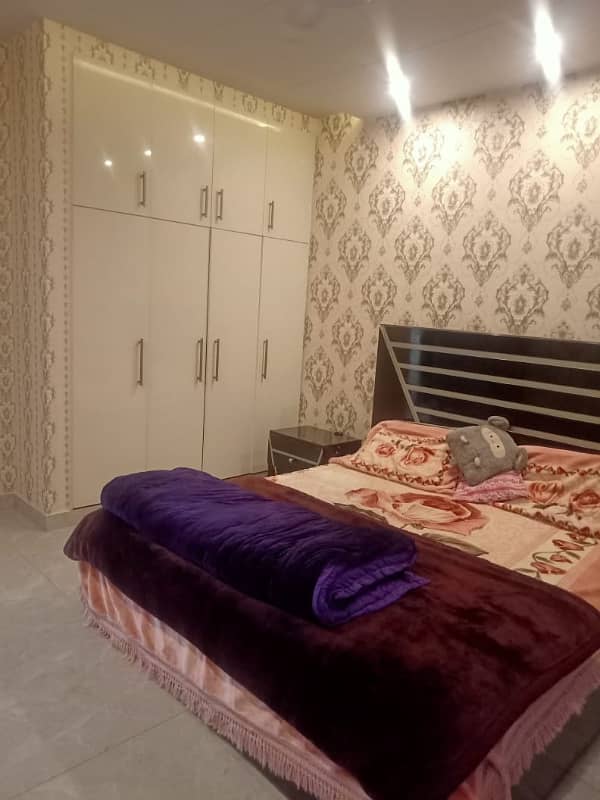 10 Marla Used House Available For Sale In Bahria Town Lahore. 11