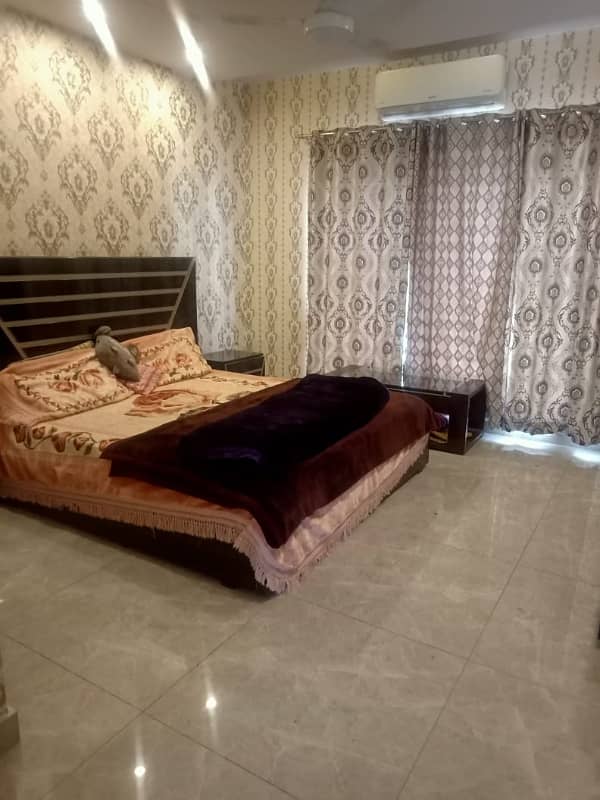 10 Marla Used House Available For Sale In Bahria Town Lahore. 14