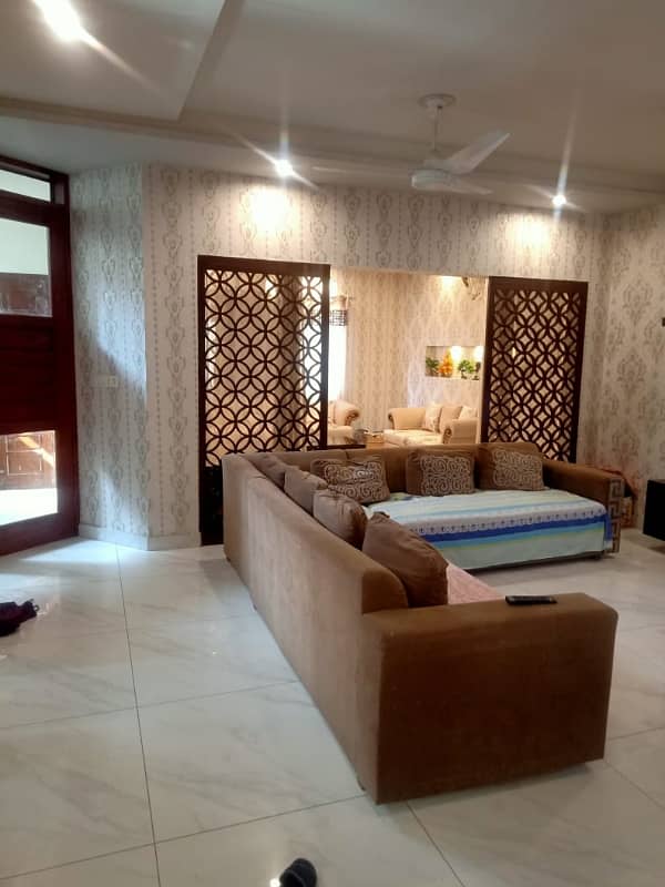 10 Marla Used House Available For Sale In Bahria Town Lahore. 21