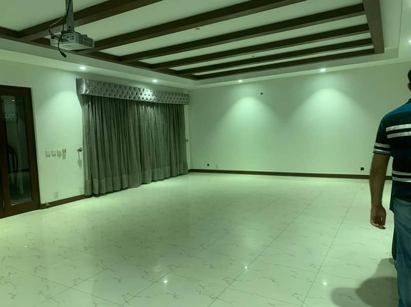 One Kanal Commercial Paid Building For Rent 18