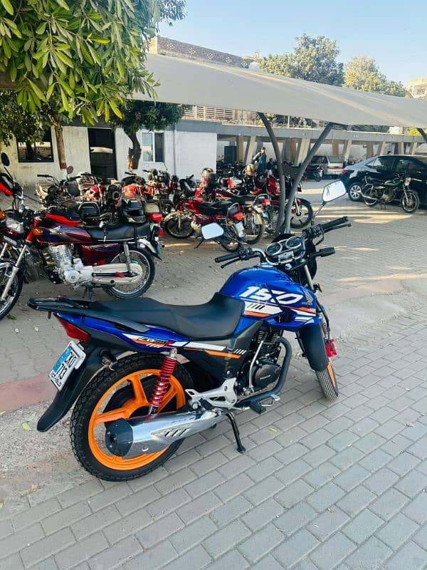 only 600 km driven 10/10 condition Honda 150F 6