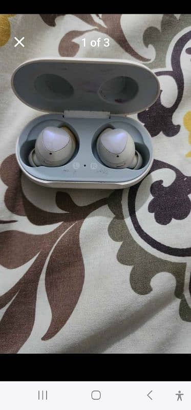 Samsung galaxy earpods and Bluetooth earphones 0