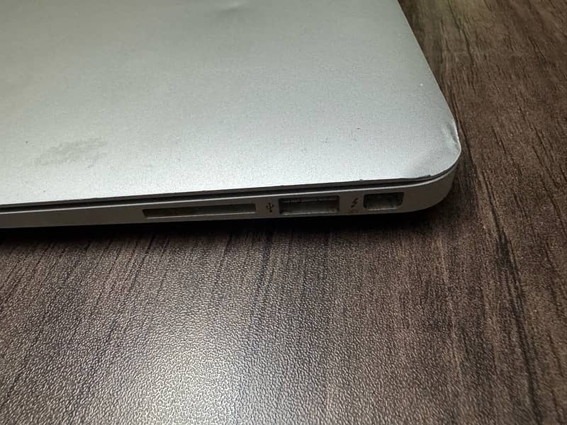 MacBook Air (13-inch, 2017) 0