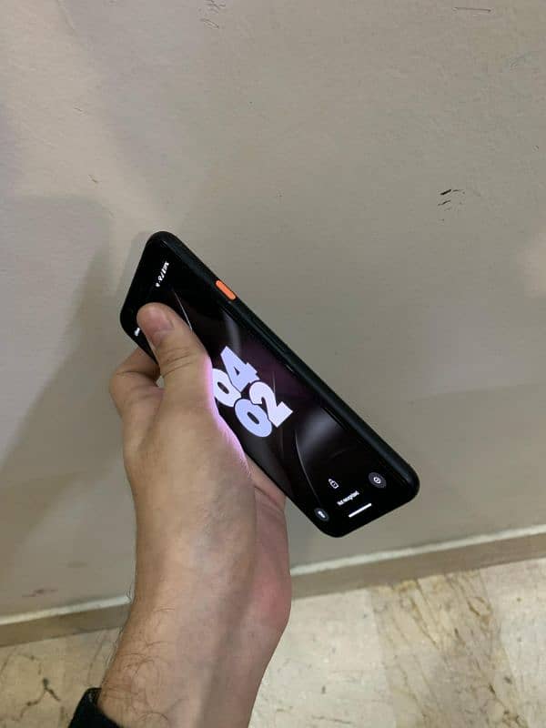 pixel 4 better than iphone , Redmi and Samsung 8