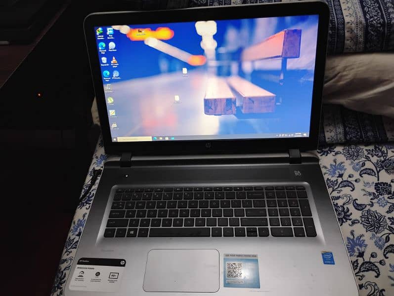 Hp pavilion notebook series i3 5th gen 17.3 inch 1