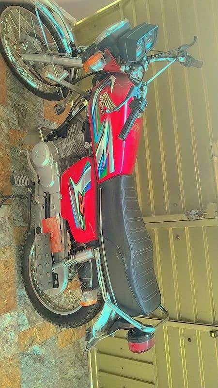 Honda 125 red coulear 3